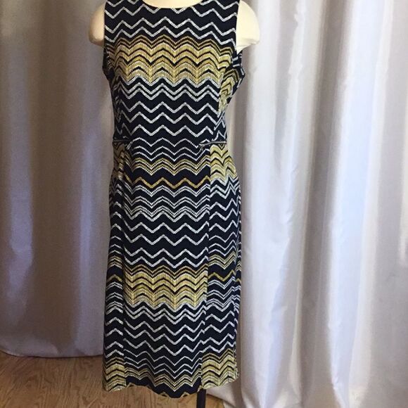 Navy blue sleeveless dress with gold & white zig zag pattern in size 10 - Picture 2 of 12